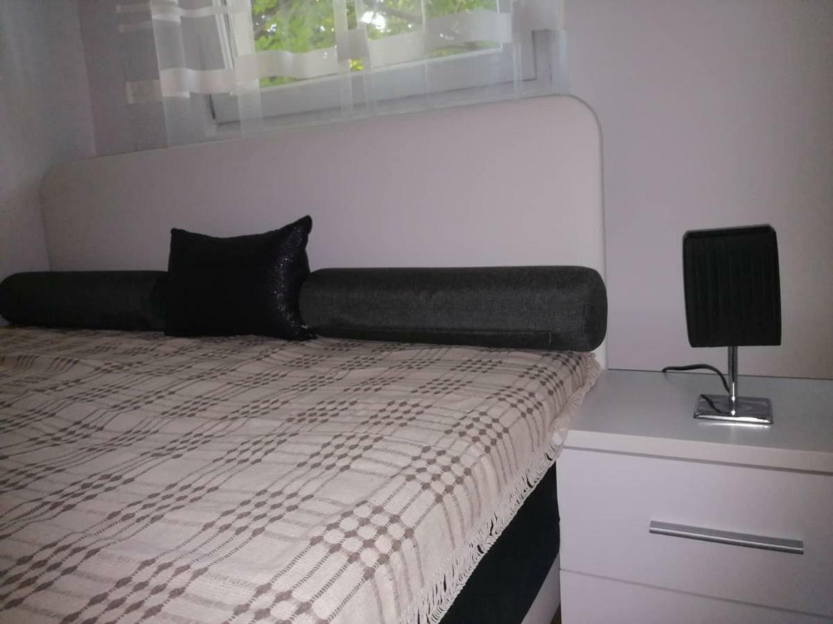 Yellow Apartment, Central Podgorica Zewnętrze zdjęcie