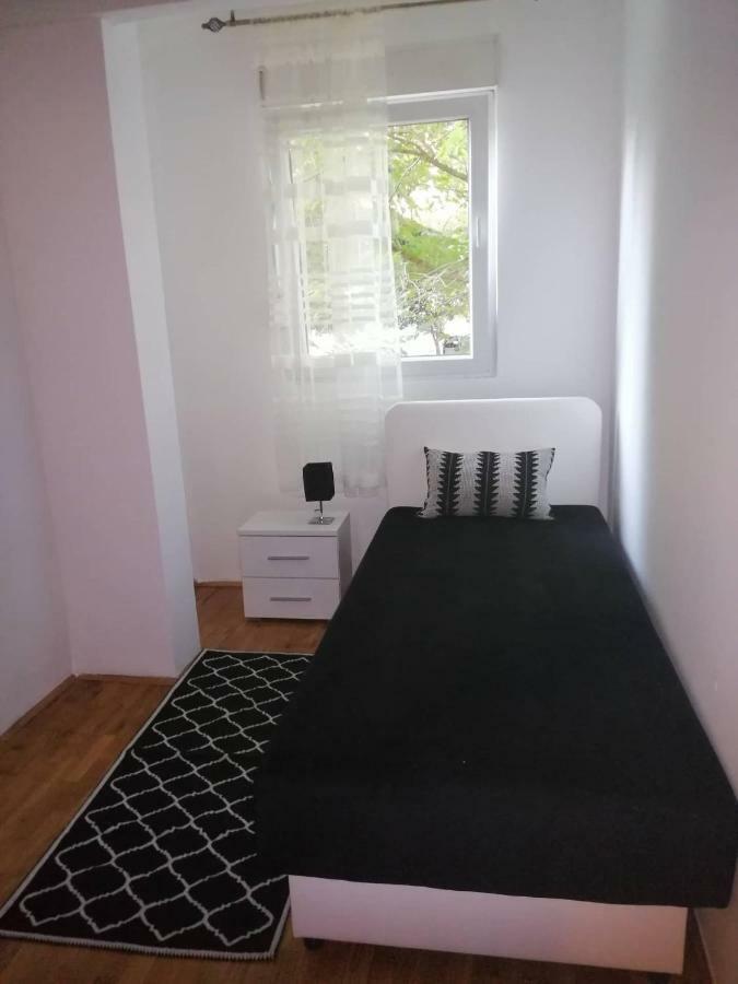 Yellow Apartment, Central Podgorica Zewnętrze zdjęcie